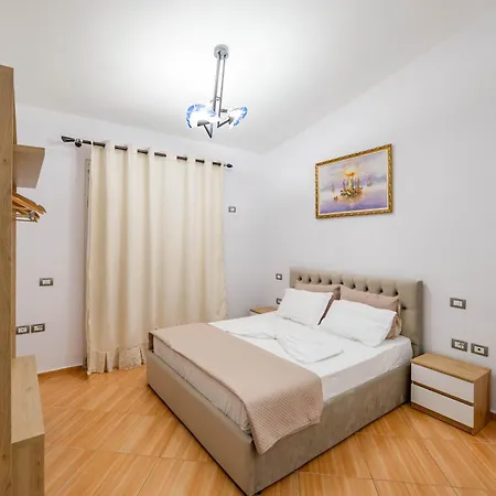 Paris Luxury Penthouse Daire Saranda